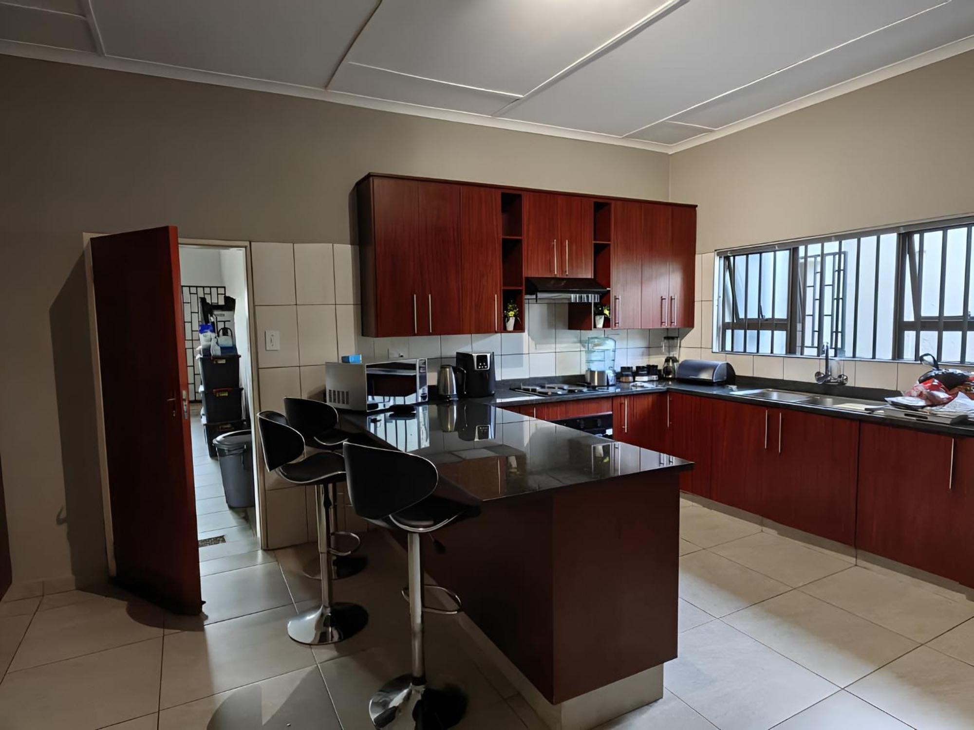 Elegant Guest House Matsapha Екстер'єр фото